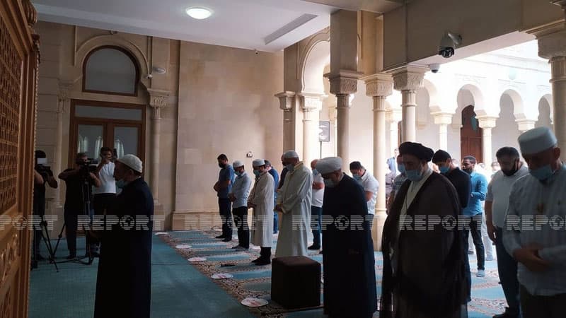 Bakıda bayram namazı qılındı (FOTOLAR)