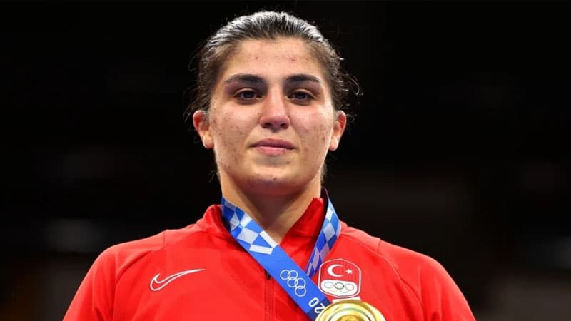 Türkiyəli boksçudan tarixi qələbə