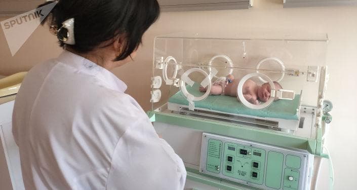 Dəmir yolundan tapılmış yenidoğulmuş uşaq ortalıqda qalıb: Adını Tapdıq qoyublar