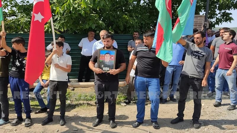 Həlak olan hərbi qulluqçu dəfn edildi (FOTO/YENİLƏNİB)