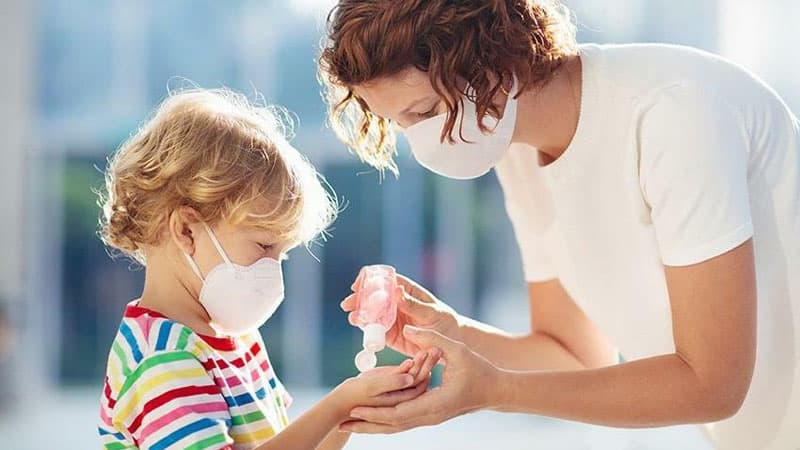Baş pediatr: Bu əlamətlər uşaqlarda koronavirus göstəricisidir (VİDEO)