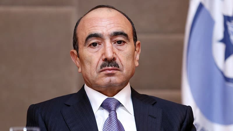 Vəkil Əli Həsənovun və qohumlarının məhkəməyə çağırılmasını tələb etdi