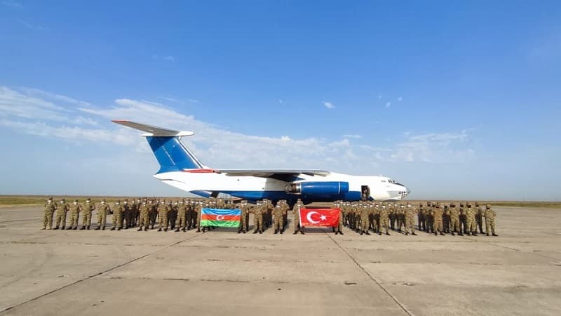 Azərbaycan hərbçiləri Türkiyəyə təlimə yollandılar (FOTOLAR)
