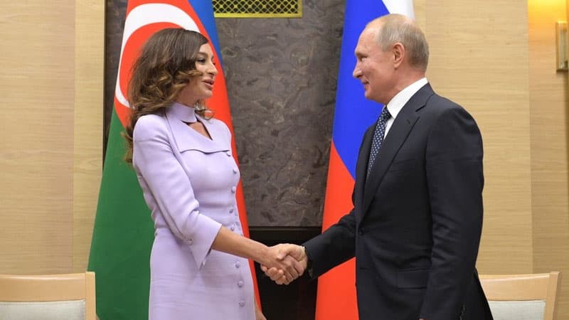 Vladimir Putin Mehriban Əliyevanı təbrik etdi
