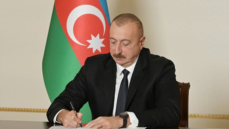 İlham Əliyev Akif Hümbətovu təltif etdi