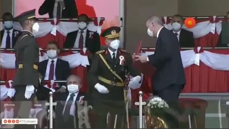 Ərdoğan azərbaycanlı zabiti mükafatlandırdı (FOTO)