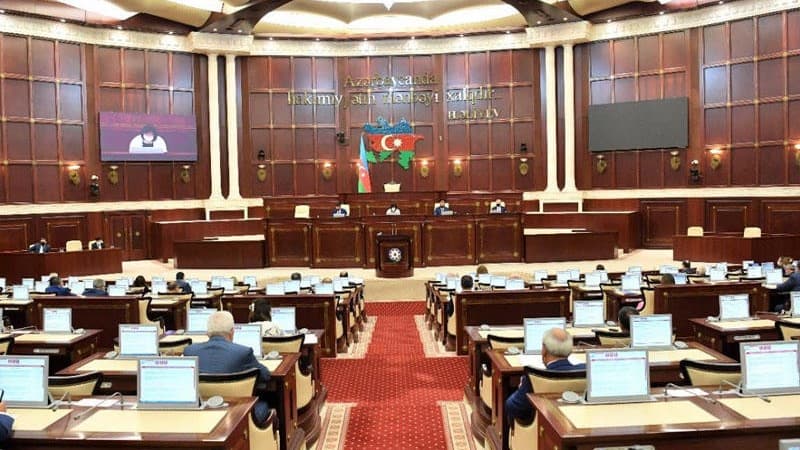 Parlamentin payız sessiyasında hansı məsələlər müzakirə ediləcək?