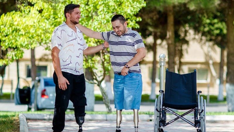 Daha iki qazimiz yüksək texnologiyalı protezlərlə təmin edildi (FOTO)