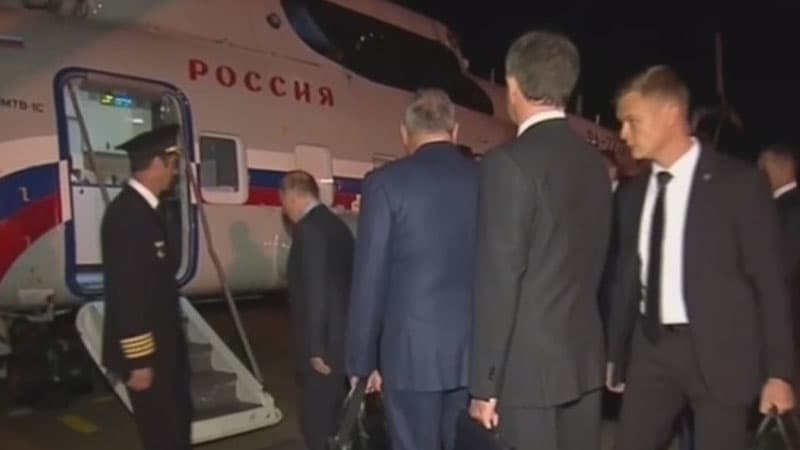 Rusiyalılara Putinin vertolyotunun içi göstərildi: "Sadə və darısqal" (VİDEO)