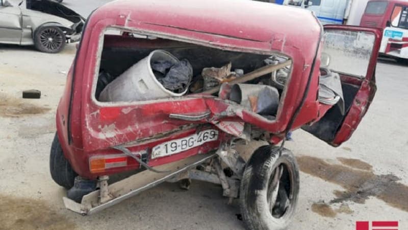 Ceyranbatanda ağır qəza: İki avtomobil toqquşdu, sürücülər xəsarət aldı (FOTO)