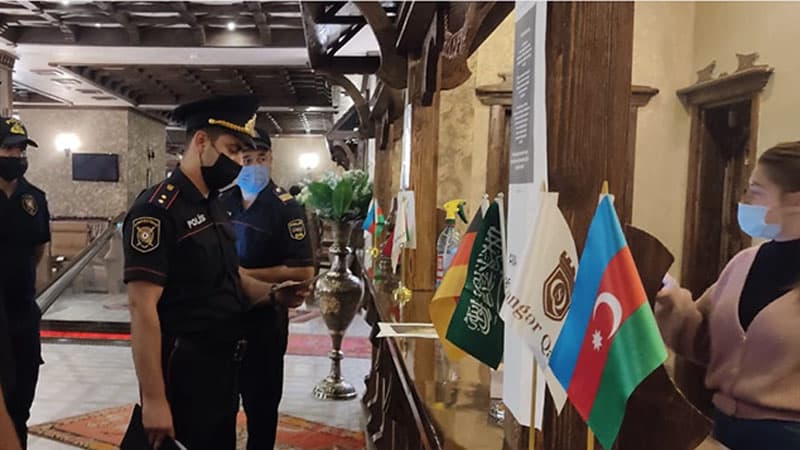 Hotellərdə COVID-19 pasportu yoxlaması...