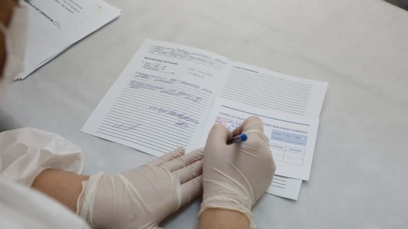 Saxta COVID-19 pasportu satan tibb bacısı barəsində cinayət işi başlanıldı