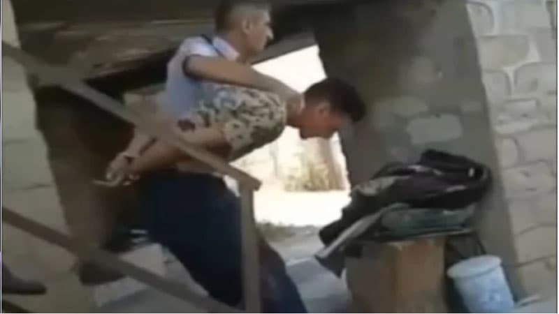 BQXK Ağdərədə əsir götürülən hərbçimizə baş çəkdi