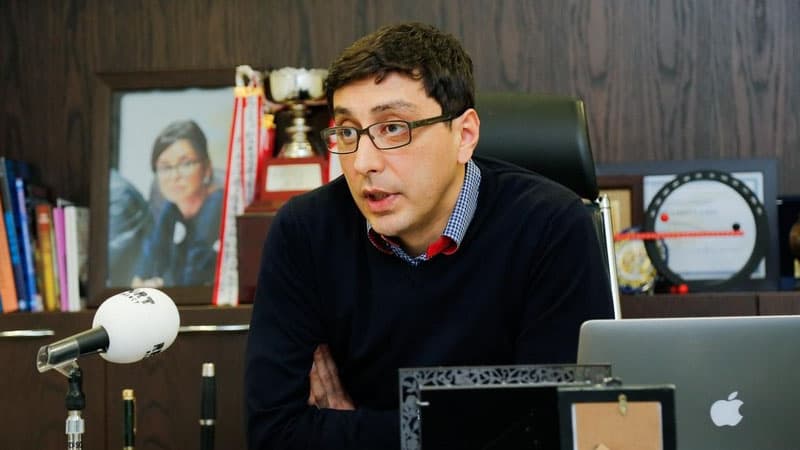 Yeni Gənclər və İdman naziri kollektivə təqdim olunur