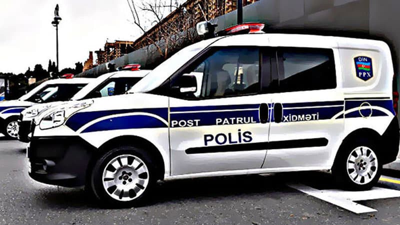 Rüşvət alarkən görüntülənən polis xidmətdən qovuldu (VİDEO)