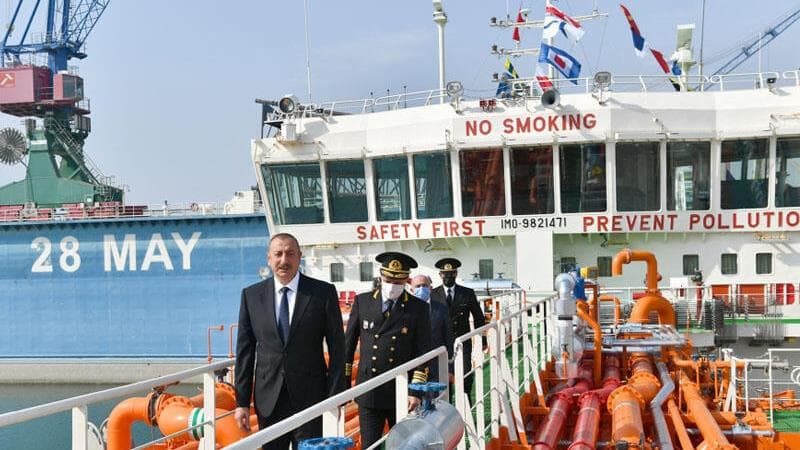İlham Əliyev tankerin istismara verilməsi mərasimində iştirak etdi (FOTOLAR)