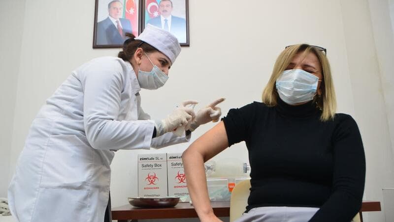 Vaksinlənən şəxslərdə ağırlaşmaların səbəbi nədir? - Professor açıqladı