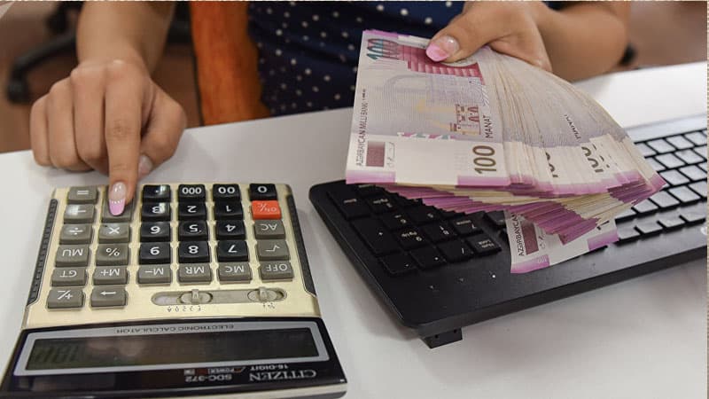 Fiziki şəxslərin bank əmanətlərinin həcmi niyə azalıb? - İqtisadçı ekspert