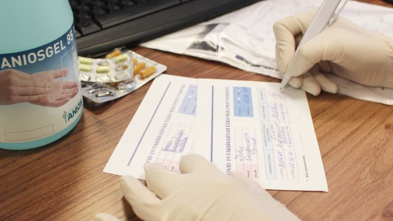 COVID-19 pasportu satan tibb bacılarına cinayət işi açıldı