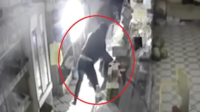 Marketə oğurluğa girdi, sahibi ilə qarşılaşdı - Əlbəyaxa davanın videosu