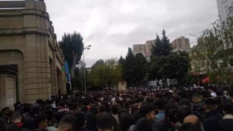 Universitetlərin girişində "pasport sıxlığı": Problemi necə həll etmək olar?