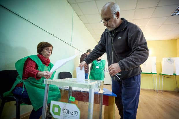 Gürcüstanda seçki başa çatdı: “Exit-poll”a görə “Gürcü arzusu” və Kaladze liderdir