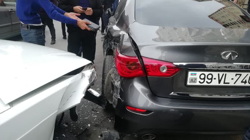 Bakıda “VAZ-2107”lə avtoşluq etdi: 40 minlik maşına dəydi (FOTOLAR) 