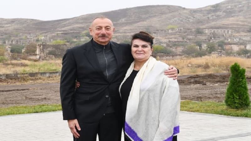 “Dəmir yumruğ”u öpmək istəyən xanəndə danışdı