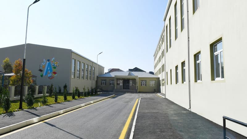 Valideynlərin xəbəri olmadan övladları başqa məktəbə köçürüldü