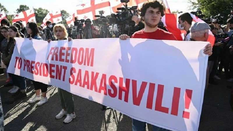 Saakaşvilinin müdafiəsinə qalxanlar polislə toqquşdu