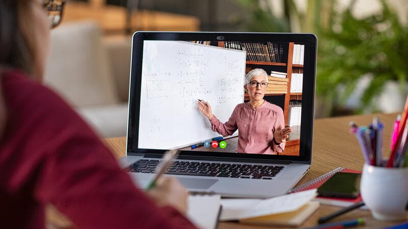 Bu universitetdə 7 qrup distant təhsilə keçdi