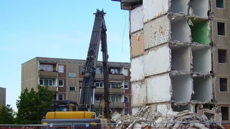İstismar müddəti bitmiş 108 bina nə vaxt söküləcək? – “Hər an uça bilərlər”