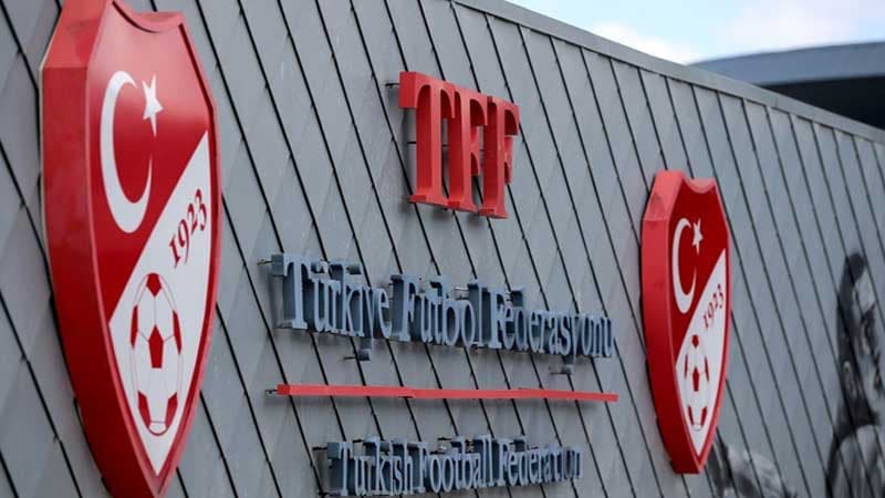 Türkiyə futbolunda azarkeşlərlə bağlı məhdudiyyət aradan qaldırılır