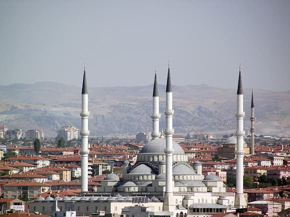 Türkiyə supermarketləri yüksək qiymətlərə görə milyonlarla cərimələndi