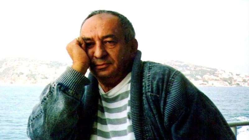 Tanınmış müğənniyə görə arvadından boşandı, evli ikən sevdiyi qızın pəncərəsi altında gecələdi