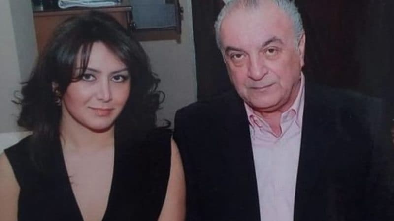 Mərhum diktorun xanımı: Leyli ingilis dilində aparıcıdır