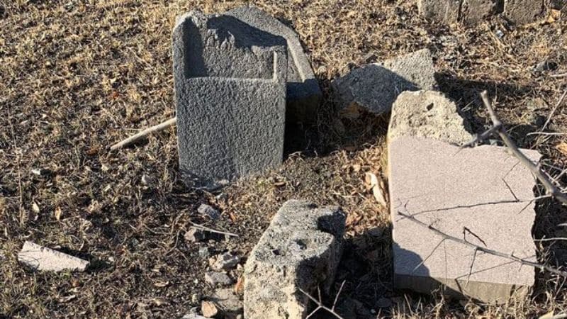 Ermənilər Cəbrayılda məzarlığı dağıdıb, meyitlərin qızıl dişlərini söküb (FOTO)
