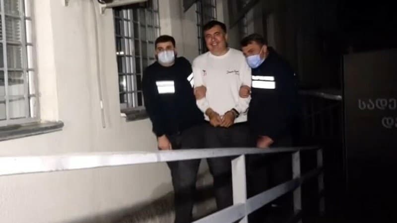 Saakaşvilinin "qida əlavəsi" qəbul etdiyi (VİDEO)