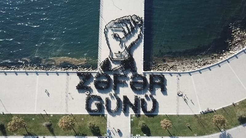 Bakıda Zəfər Gününə həsr olunmuş möhtəşəm flaşmob (FOTOLAR)