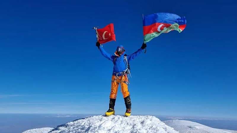 Ağrıdağa Azərbaycan və Türkiyə bayraqları sancıldı (VİDEO)