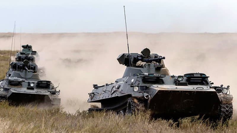 Bloomberg: Rusiya bir tank batalyonunu Ukrayna ilə sərhədə göndərdi