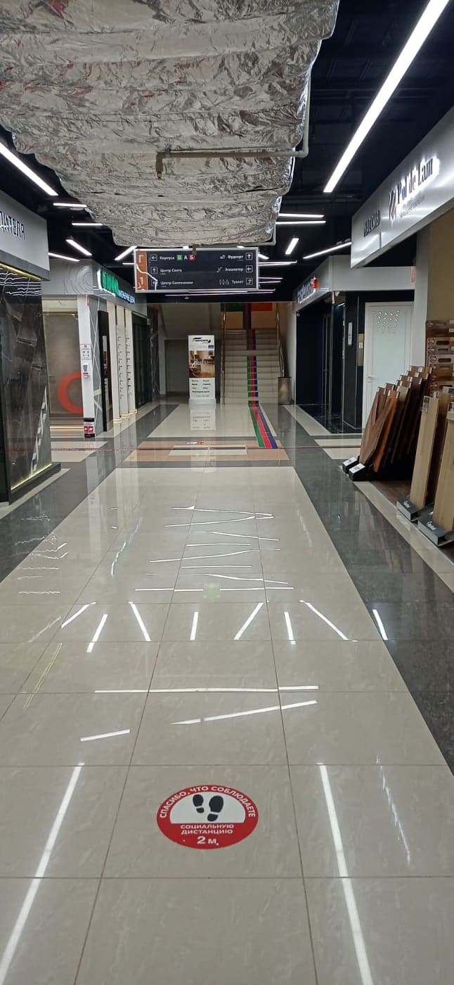 Moskvada yerə vurulan bayrağımız ayaq altından yığışdırıldı (FOTO/VİDEO)