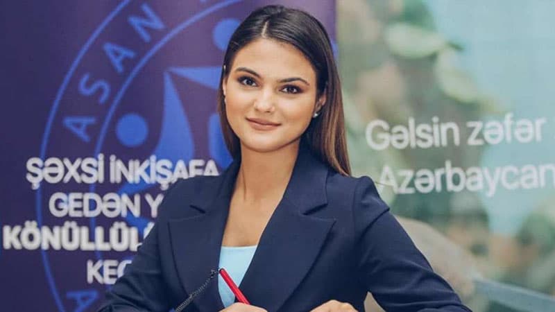 Zəfər konsertində yıxıldı, qolu sındı (FOTO)