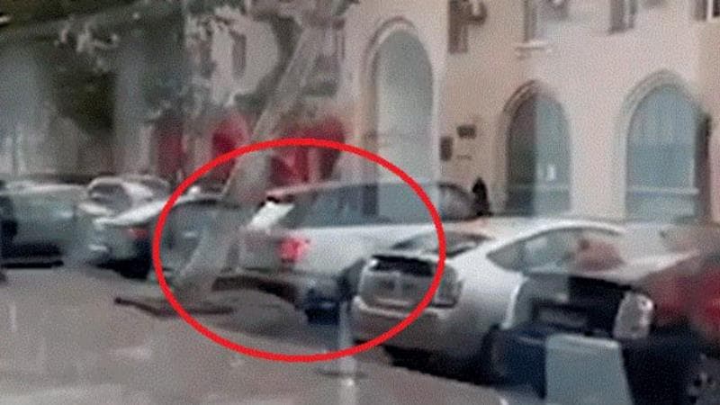 Bakıda sürücü “Range Rover”i son anda xilas etdi (VİDEO)