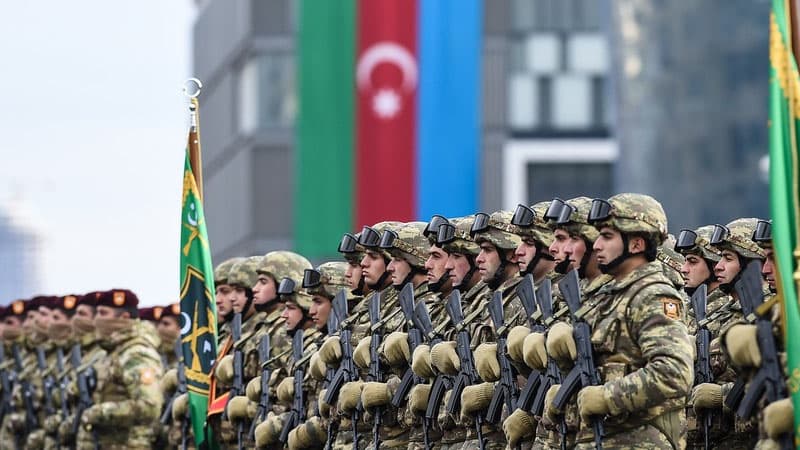 Hərbçilərin maaşları artırılacaq (RƏSMİ)