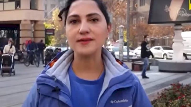 Türkiyəli jurnalist Ermənistanda çaxnaşma saldı (VİDEO)