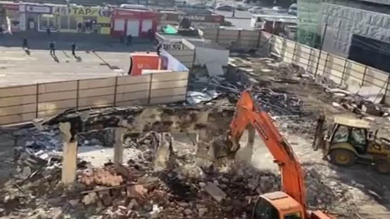Ötən ay yanan “Metro City” sökülür (VİDEO)