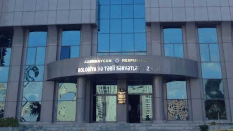 Bakıda nazirliyin binasında tüstülənmə