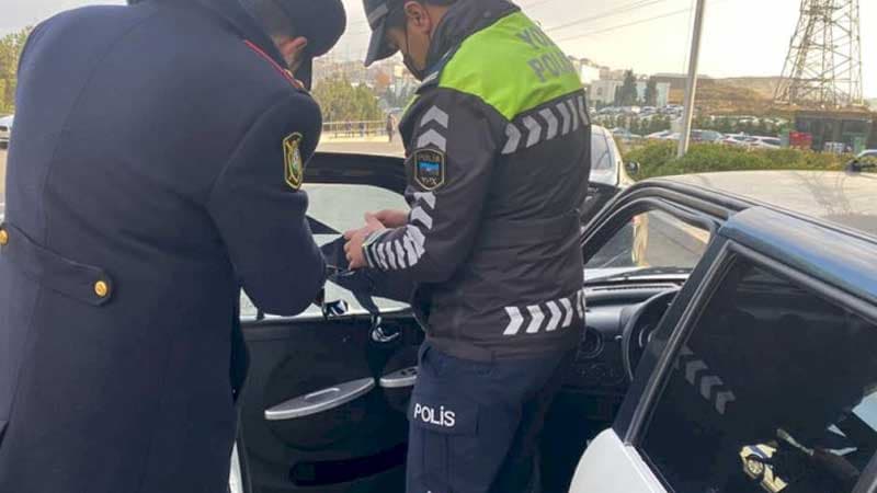 Bakıda yol polisi “plyonka”lı “Naz lifan”ı saxladı (FOTO)
