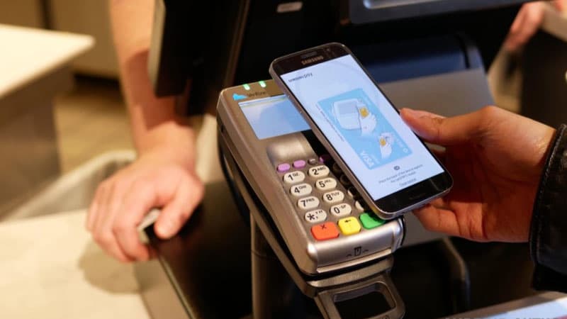 Bank kartlarından NFC ilə əməliyyat aparmaq təhlükəlidirmi? 